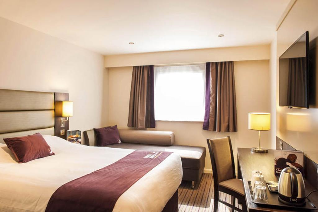 Premier Inn Falkirk - Larbert Eksteriør bilde