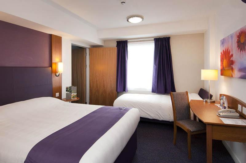 Premier Inn Falkirk - Larbert Eksteriør bilde